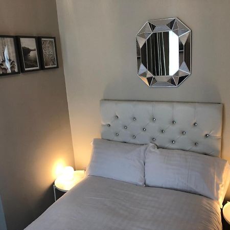 3 Double Bed Brittania Styled Central Home Near Lfc Sleeps 6 With Free Business Super Fast Fibre Broadband Liverpool Esterno foto