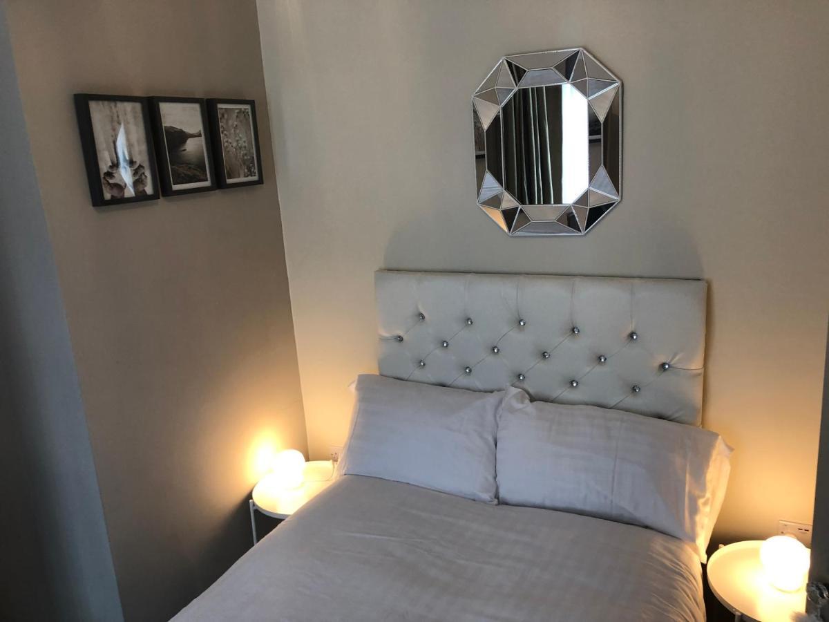 3 Double Bed Brittania Styled Central Home Near Lfc Sleeps 6 With Free Business Super Fast Fibre Broadband Liverpool Esterno foto